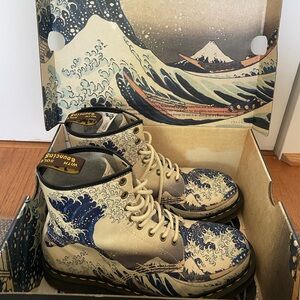 Dr. Martens x THE MET GREAT WAVE limited edition 1460 boot